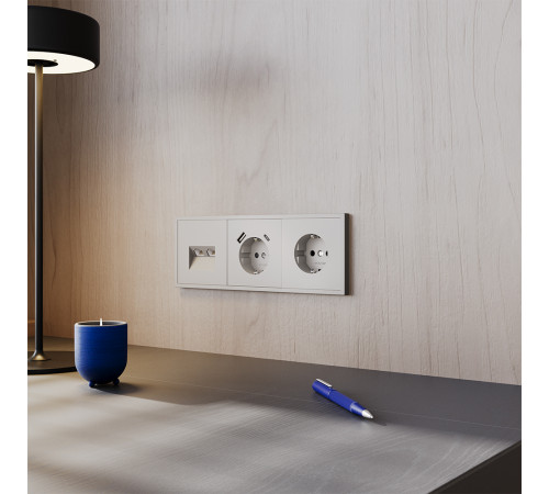 Розетка встраиваемая VOLTUM S70 с заземлением и защитными шторками, 16А, с USB, A+С, (кашемир) Розетка встраиваемая VOLTUM S70 с заземлением и защитными шторками, 16А, с USB, A+С, (кашемир)