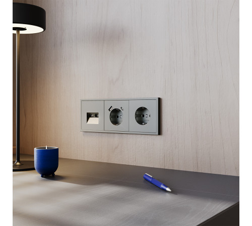 Розетка встраиваемая VOLTUM S70 с заземлением и защитными шторками, 16А, с USB, A+С, (титан) Розетка встраиваемая VOLTUM S70 с заземлением и защитными шторками, 16А, с USB, A+С, (титан)