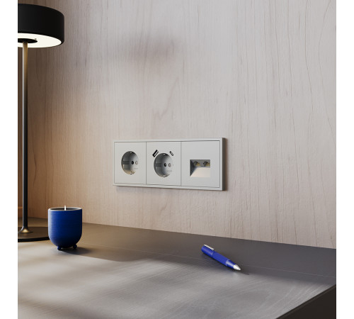 Розетка встраиваемая VOLTUM S70 с заземлением и защитными шторками, 16А, с USB, A+С, (сталь) Розетка встраиваемая VOLTUM S70 с заземлением и защитными шторками, 16А, с USB, A+С, (сталь)