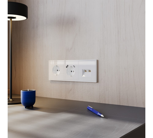 Розетка компьютерная встраиваемая VOLTUM S70 двойная RJ45+RJ45 кат.6, (белый глянцевый) Розетка компьютерная встраиваемая VOLTUM S70 двойная RJ45+RJ45 кат.6, (белый глянцевый)