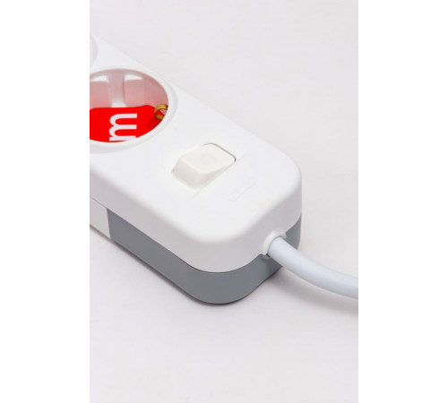 Удлинитель с/з 6вх с защитными шторками с включателем ELBI Myra 527-010203-612 Удлинитель с/з 6вх с защитными шторками с включателем ELBI Myra 527-010203-612