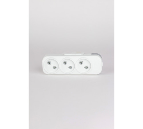 Колодка 3вх с защитными шторками ELBI Myra 527-010200-300 Колодка 3вх с защитными шторками ELBI Myra 527-010200-300
