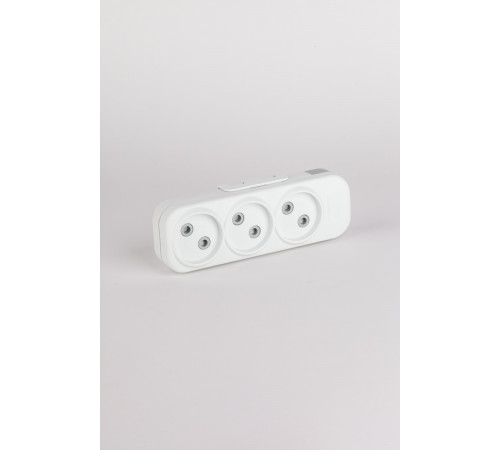 Колодка 3вх с защитными шторками ELBI Myra 527-010200-300 Колодка 3вх с защитными шторками ELBI Myra 527-010200-300