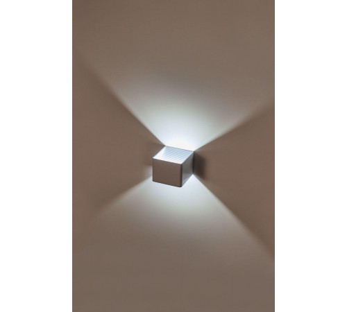Настенный светодиодный светильник IMEX Geometry IL.0014.0003 WH Настенный светодиодный светильник IMEX Geometry IL.0014.0003 WH