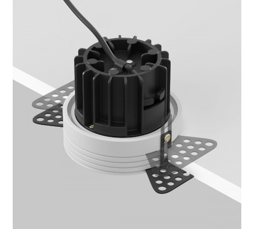 Встраиваемый светильник Maytoni Round DL058-12W2.7K-TRS-W Встраиваемый светильник Maytoni Round DL058-12W2.7K-TRS-W