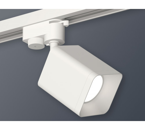 Трековый однофазный светильник Ambrella Light Track System XT7812001 (A2520, C7812, N7701) Трековый однофазный светильник Ambrella Light Track System XT7812001 (A2520, C7812, N7701)