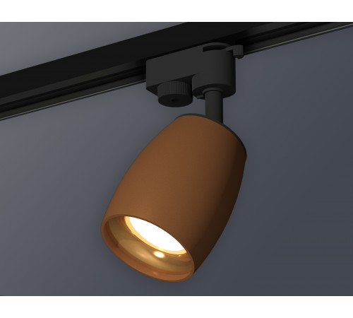 Трековый однофазный светильник Ambrella Light Track System XT1124034 (A2521, C1124, N7014) Трековый однофазный светильник Ambrella Light Track System XT1124034 (A2521, C1124, N7014)