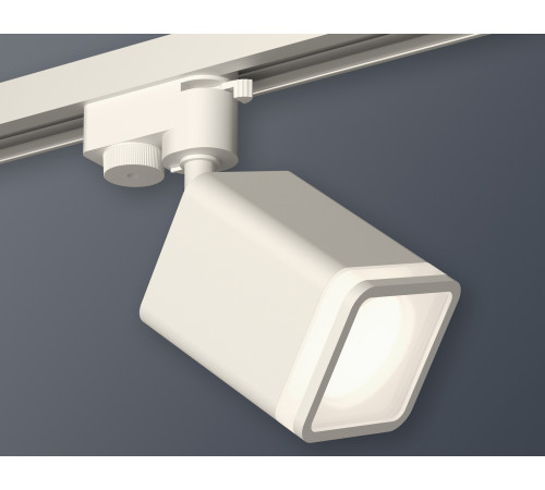 Трековый однофазный светильник Ambrella Light Track System XT7812021 (A2520, C7812, N7750) Трековый однофазный светильник Ambrella Light Track System XT7812021 (A2520, C7812, N7750)