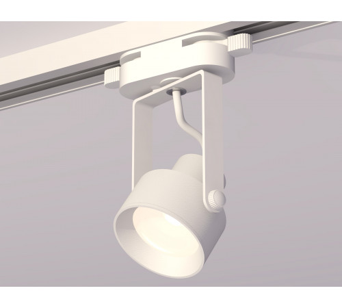 Трековый однофазный светильник Ambrella Light Track System XT6601001 (C6601, N6101) Трековый однофазный светильник Ambrella Light Track System XT6601001 (C6601, N6101)