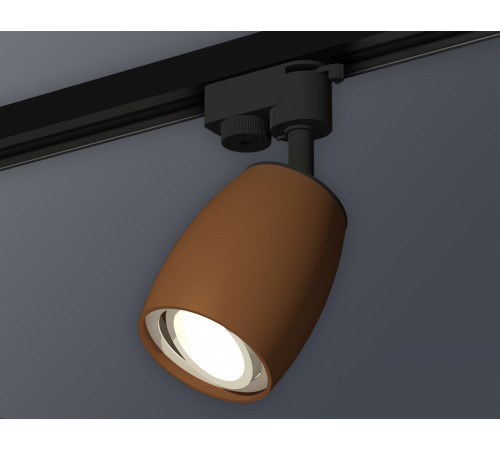 Трековый однофазный светильник Ambrella Light Track System XT1124001 (A2521, C1124, N7001) Трековый однофазный светильник Ambrella Light Track System XT1124001 (A2521, C1124, N7001)