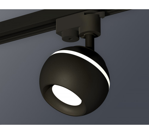 Трековый однофазный светильник с подсветкой Ambrella Light Track System XT1102041 (A2521, C1102, N7021) Трековый однофазный светильник с подсветкой Ambrella Light Track System XT1102041 (A2521, C1102, N7021)
