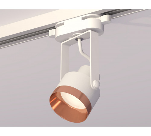 Трековый однофазный светильник Ambrella Light Track System XT6601045 (C6601, N6135) Трековый однофазный светильник Ambrella Light Track System XT6601045 (C6601, N6135)