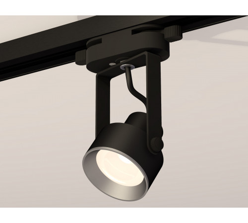 Трековый однофазный светильник Ambrella Light Track System XT6602002 (C6602, N6104) Трековый однофазный светильник Ambrella Light Track System XT6602002 (C6602, N6104)