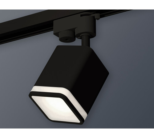 Трековый однофазный светильник Ambrella Light Track System XT7813021 (A2521, C7813, N7751) Трековый однофазный светильник Ambrella Light Track System XT7813021 (A2521, C7813, N7751)