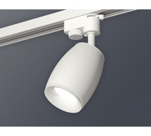 Трековый однофазный светильник Ambrella Light Track System XT1122005 (A2520, C1122, N7165) Трековый однофазный светильник Ambrella Light Track System XT1122005 (A2520, C1122, N7165)