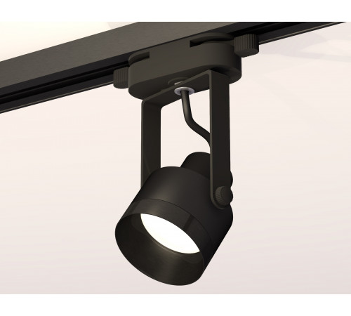 Трековый однофазный светильник Ambrella Light Track System XT6602041 (C6602, N6131) Трековый однофазный светильник Ambrella Light Track System XT6602041 (C6602, N6131)