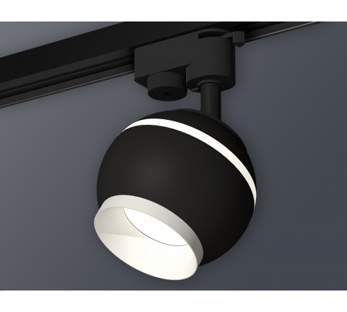 Трековый однофазный светильник с подсветкой Ambrella Light Track System XT1102001 (A2521, C1102, N7030) Трековый однофазный светильник с подсветкой Ambrella Light Track System XT1102001 (A2521, C1102, N7030)