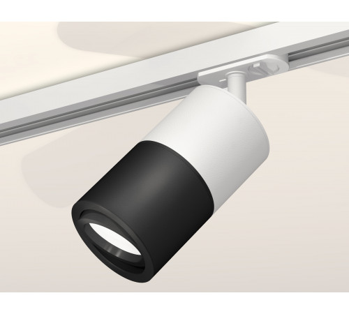 Комплект трекового светильника Ambrella Light Track System XT7402002 (A2536, C7401, A2071, C7402, N7002) Комплект трекового светильника Ambrella Light Track System XT7402002 (A2536, C7401, A2071, C7402, N7002)