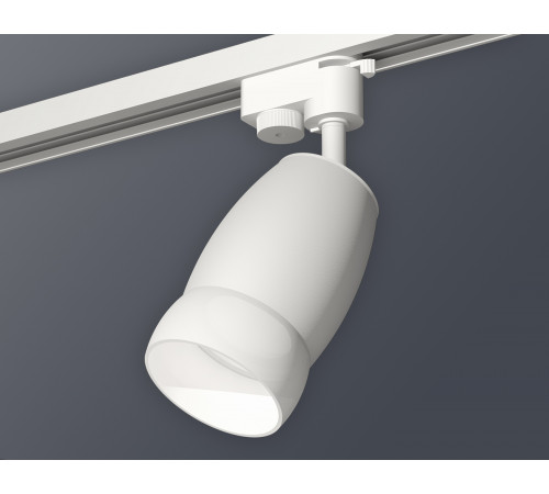 Трековый однофазный светильник Ambrella Light Track System XT1122008 (A2520, C1122, N7177) Трековый однофазный светильник Ambrella Light Track System XT1122008 (A2520, C1122, N7177)
