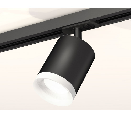 Комплект трекового светильника Ambrella Light Track System XT7422021 (A2537, C7422, N7165) Комплект трекового светильника Ambrella Light Track System XT7422021 (A2537, C7422, N7165)