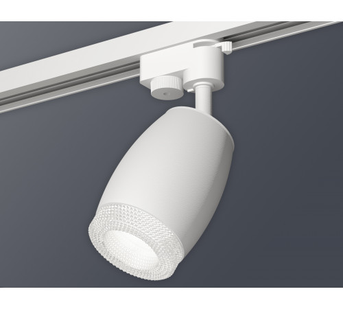 Трековый однофазный светильник Ambrella Light Track System XT1122020 (A2520, C1122, N7191) Трековый однофазный светильник Ambrella Light Track System XT1122020 (A2520, C1122, N7191)