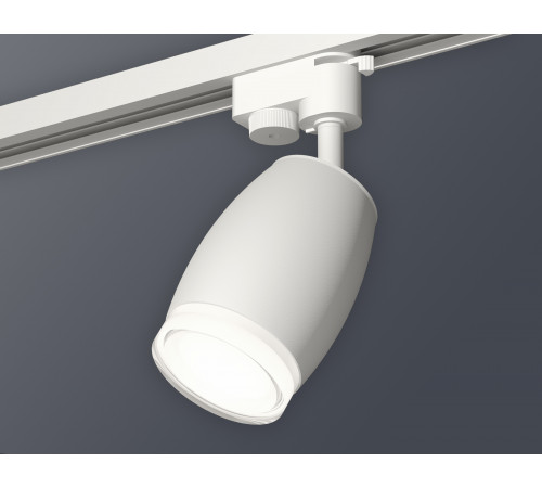 Трековый однофазный светильник Ambrella Light Track System XT1122004 (A2520, C1122, N7160) Трековый однофазный светильник Ambrella Light Track System XT1122004 (A2520, C1122, N7160)