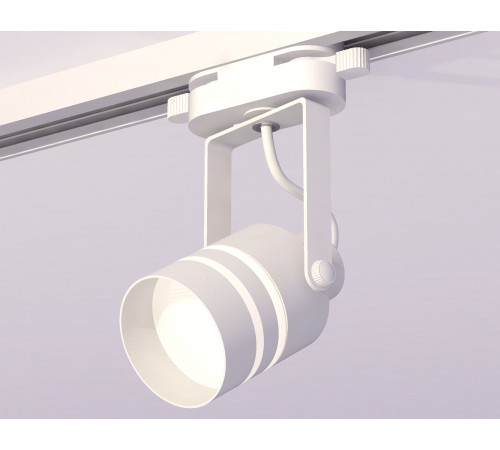 Трековый однофазный светильник Ambrella Light Track System XT6601082 (C6601, N6235) Трековый однофазный светильник Ambrella Light Track System XT6601082 (C6601, N6235)