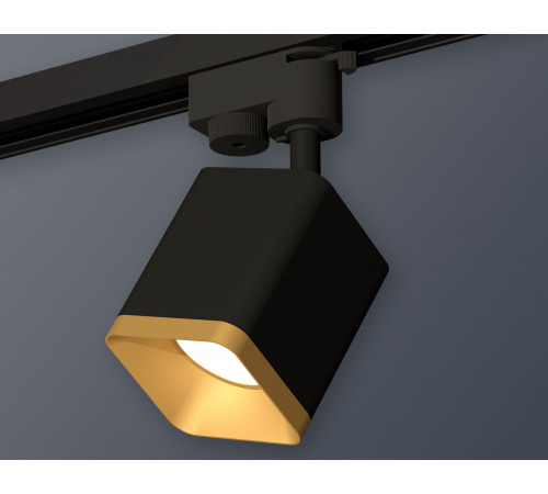 Трековый однофазный светильник Ambrella Light Track System XT7813003 (A2521, C7813, N7704) Трековый однофазный светильник Ambrella Light Track System XT7813003 (A2521, C7813, N7704)