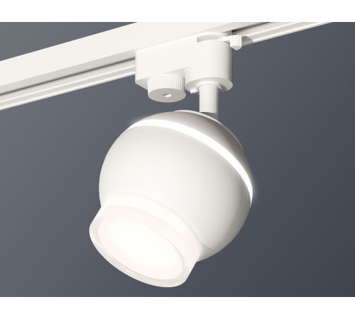Трековый однофазный светильник Ambrella Light Track System XT1101070 (A2520, C1101, N7160) Трековый однофазный светильник Ambrella Light Track System XT1101070 (A2520, C1101, N7160)