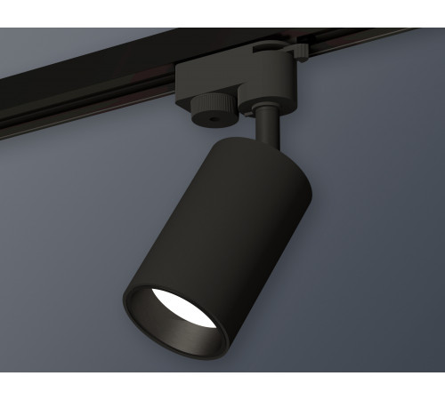 Трековый однофазный светильник Ambrella Light Track System XT6323021 (A2521, C6323, N6111) Трековый однофазный светильник Ambrella Light Track System XT6323021 (A2521, C6323, N6111)