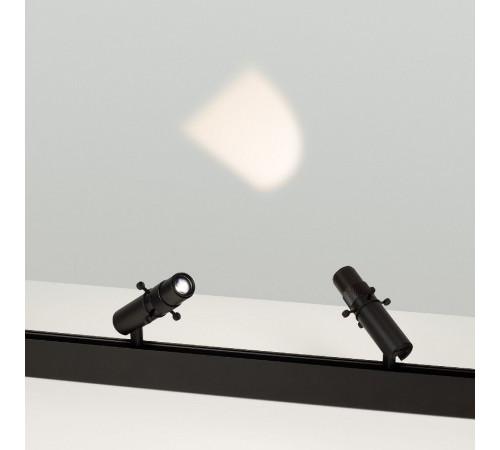 Трековый магнитный светильник Arlight MAG-ORIENT-SPOT-CROP-ZOOM-TC-R35-6W Warm3000 (BK, 19-29 deg, 48V) 045067 Трековый магнитный светильник Arlight MAG-ORIENT-SPOT-CROP-ZOOM-TC-R35-6W Warm3000 (BK, 19-29 deg, 48V) 045067