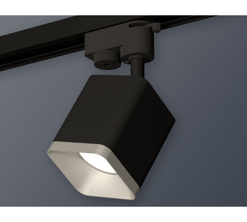 Трековый однофазный светильник Ambrella Light Track System XT7813002 (A2521, C7813, N7703) Трековый однофазный светильник Ambrella Light Track System XT7813002 (A2521, C7813, N7703)