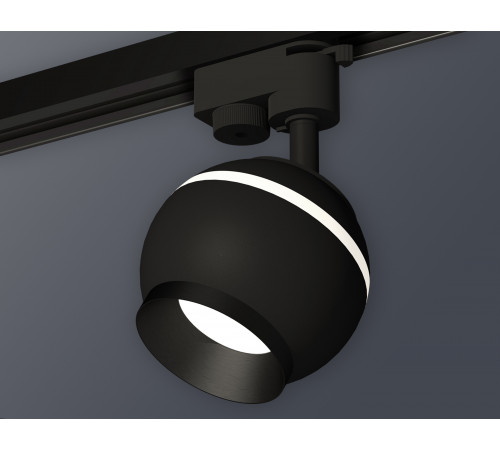 Трековый однофазный светильник с подсветкой Ambrella Light Track System XT1102002 (A2521, C1102, N7031) Трековый однофазный светильник с подсветкой Ambrella Light Track System XT1102002 (A2521, C1102, N7031)