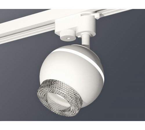 Трековый однофазный светильник с подсветкой Ambrella Light Track System XT1101060 (A2520, C1101, N7191) Трековый однофазный светильник с подсветкой Ambrella Light Track System XT1101060 (A2520, C1101, N7191)