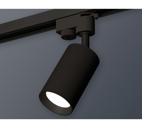 Трековый однофазный светильник Ambrella Light Track System XT6323002 (A2521, C6323, N6102) Трековый однофазный светильник Ambrella Light Track System XT6323002 (A2521, C6323, N6102)