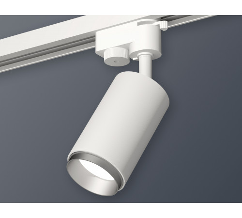 Трековый однофазный светильник Ambrella Light Track System XT6322043 (A2520, C6322, N6123) Трековый однофазный светильник Ambrella Light Track System XT6322043 (A2520, C6322, N6123)