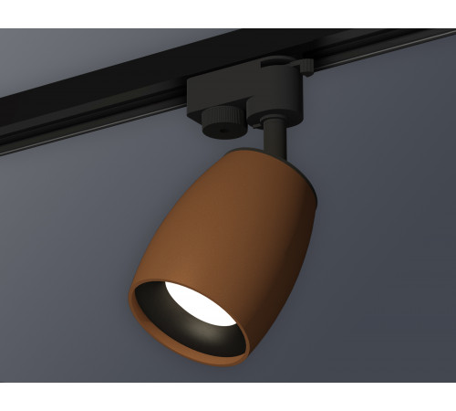 Трековый однофазный светильник Ambrella Light Track System XT1124031 (A2521, C1124, N7011) Трековый однофазный светильник Ambrella Light Track System XT1124031 (A2521, C1124, N7011)