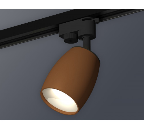 Трековый однофазный светильник Ambrella Light Track System XT1124030 (A2521, C1124, N7010) Трековый однофазный светильник Ambrella Light Track System XT1124030 (A2521, C1124, N7010)