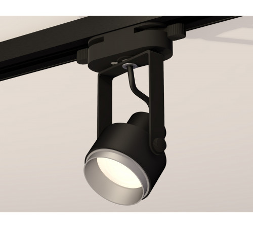 Трековый однофазный светильник Ambrella Light Track System XT6602022 (C6602, N6123) Трековый однофазный светильник Ambrella Light Track System XT6602022 (C6602, N6123)