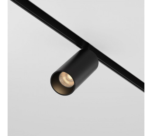 Трековый магнитный светильник Maytoni Focus Led TR032-2-5W2.7K-M-B Трековый магнитный светильник Maytoni Focus Led TR032-2-5W2.7K-M-B