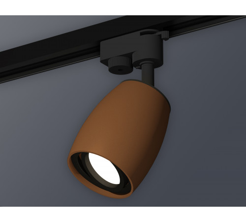 Трековый однофазный светильник Ambrella Light Track System XT1124002 (A2521, C1124, N7002) Трековый однофазный светильник Ambrella Light Track System XT1124002 (A2521, C1124, N7002)