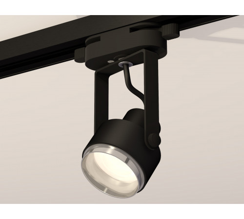 Трековый однофазный светильник Ambrella Light Track System XT6602021 (C6602, N6122) Трековый однофазный светильник Ambrella Light Track System XT6602021 (C6602, N6122)