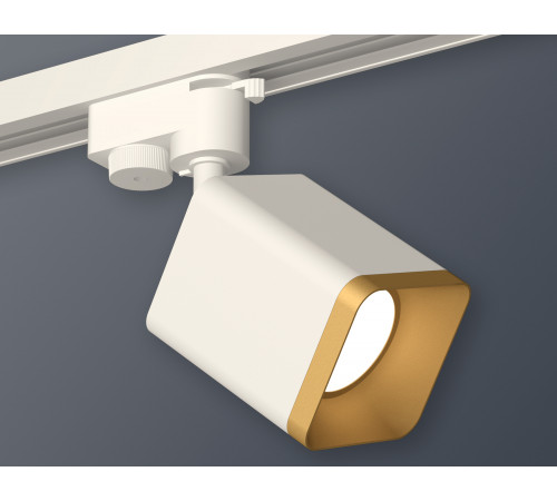 Трековый однофазный светильник Ambrella Light Track System XT7812003 (A2520, C7812, N7704) Трековый однофазный светильник Ambrella Light Track System XT7812003 (A2520, C7812, N7704)