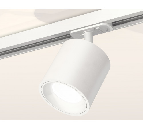 Комплект трекового светильника Ambrella Light Track System XT7531001 (A2536, C7531, N7020) Комплект трекового светильника Ambrella Light Track System XT7531001 (A2536, C7531, N7020)
