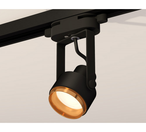 Трековый однофазный светильник Ambrella Light Track System XT6602023 (C6602, N6124) Трековый однофазный светильник Ambrella Light Track System XT6602023 (C6602, N6124)