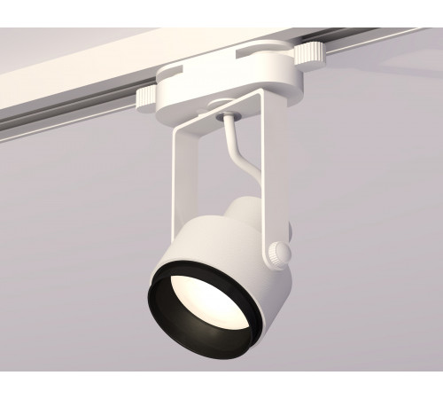 Трековый однофазный светильник Ambrella Light Track System XT6601020 (C6601, N6121) Трековый однофазный светильник Ambrella Light Track System XT6601020 (C6601, N6121)