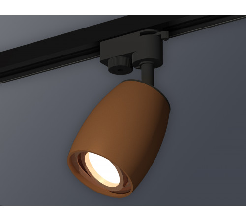 Трековый однофазный светильник Ambrella Light Track System XT1124005 (A2521, C1124, N7005) Трековый однофазный светильник Ambrella Light Track System XT1124005 (A2521, C1124, N7005)