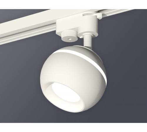 Трековый однофазный светильник с подсветкой Ambrella Light Track System XT1101001 (A2520, C1101, N7020) Трековый однофазный светильник с подсветкой Ambrella Light Track System XT1101001 (A2520, C1101, N7020)