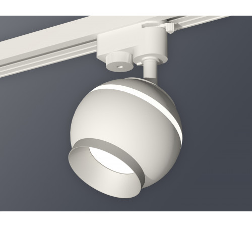Трековый однофазный светильник с подсветкой Ambrella Light Track System XT1101022 (A2520, C1101, N7033) Трековый однофазный светильник с подсветкой Ambrella Light Track System XT1101022 (A2520, C1101, N7033)