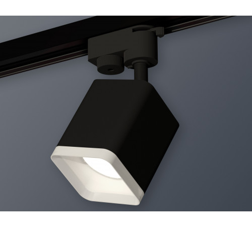Трековый однофазный светильник Ambrella Light Track System XT7813022 (A2521, C7813, N7755) Трековый однофазный светильник Ambrella Light Track System XT7813022 (A2521, C7813, N7755)
